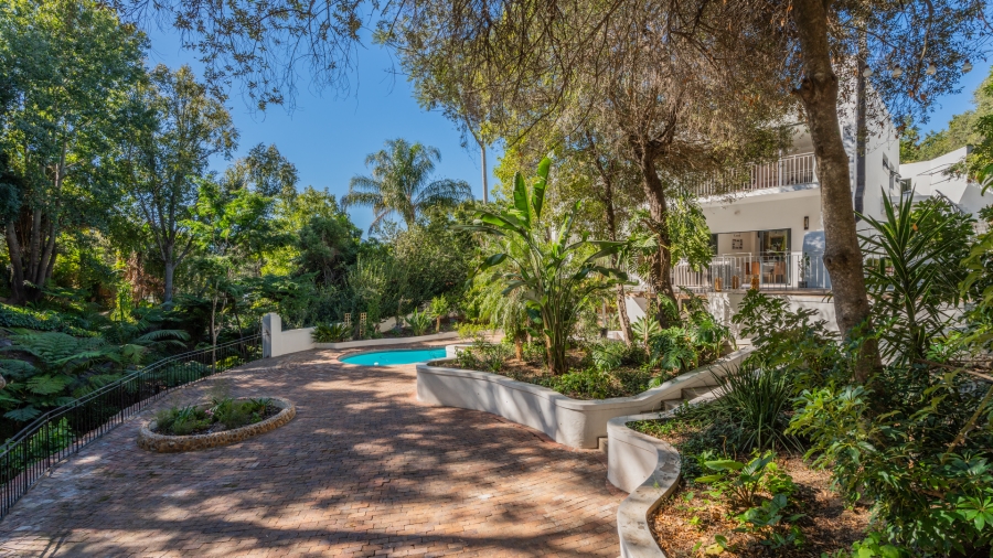 5 Bedroom Property for Sale in Lemoenkloof Western Cape